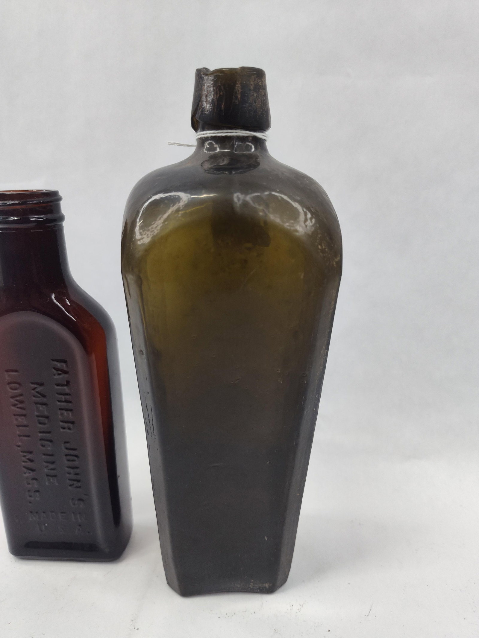 Pair Medicine & Case Gin - 2