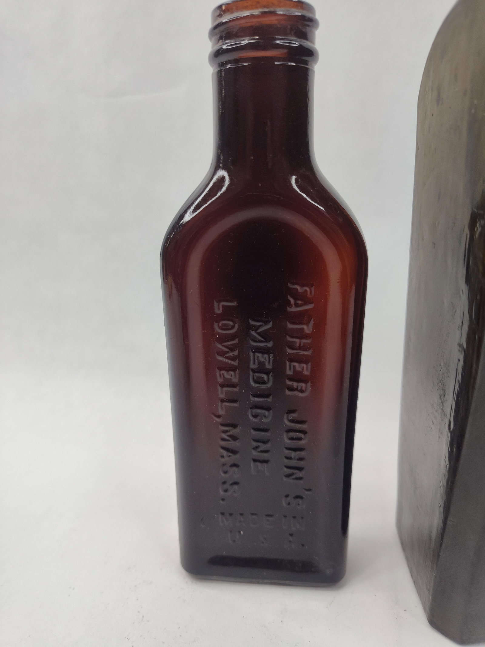 Pair Medicine & Case Gin - 3