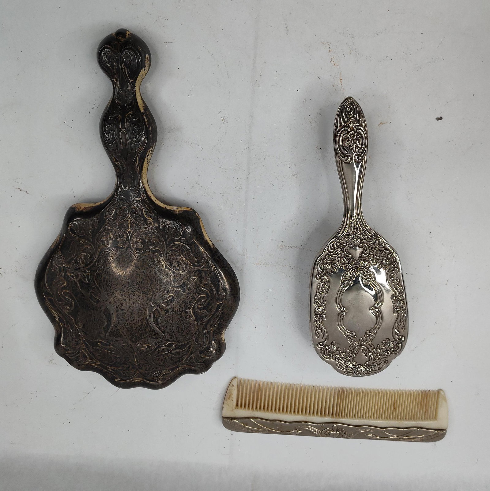 Silver Plated 3pc Repousse Vanity Set (1 of 5)