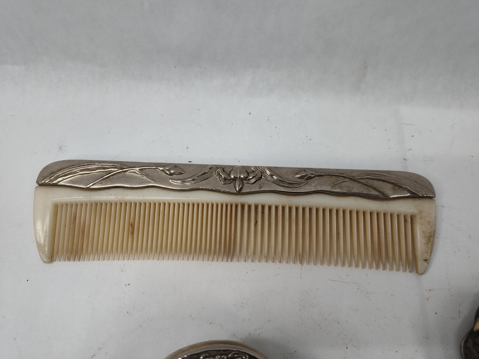 Silver Plated 3pc Repousse Vanity Set - 4