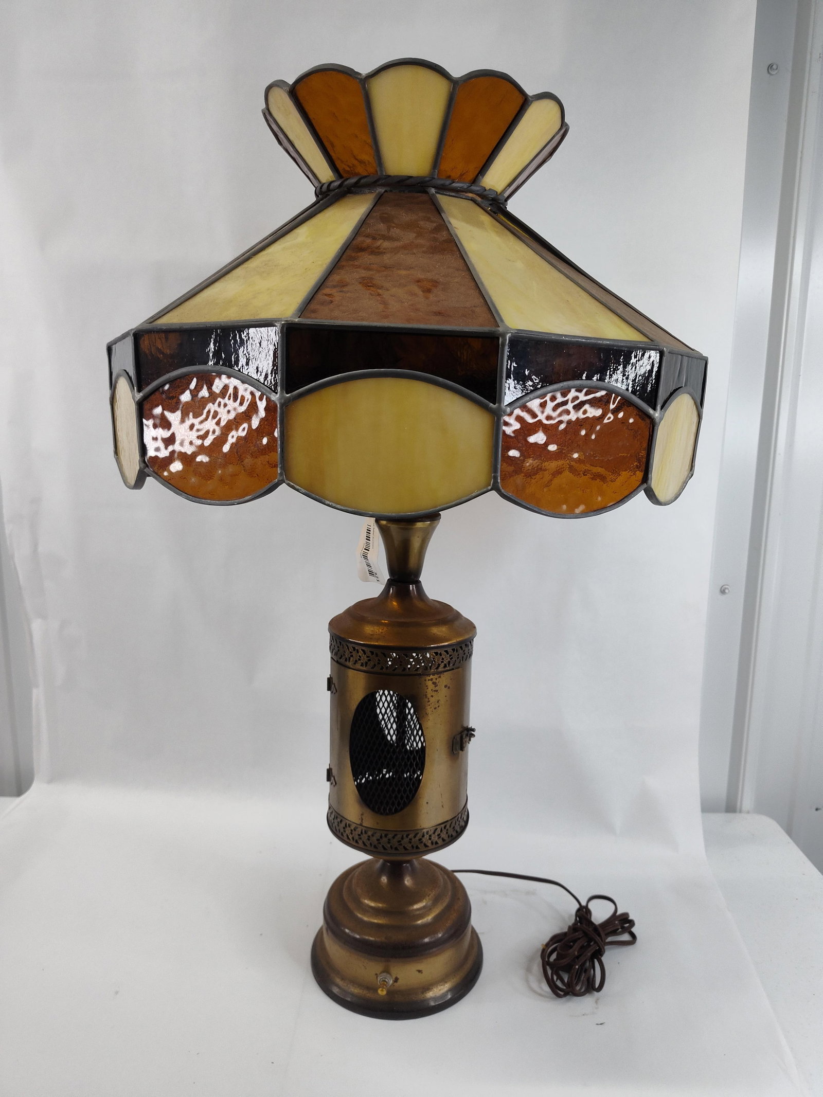 Slag Glass 2-Tier Lamp w/ Base (1 of 7)