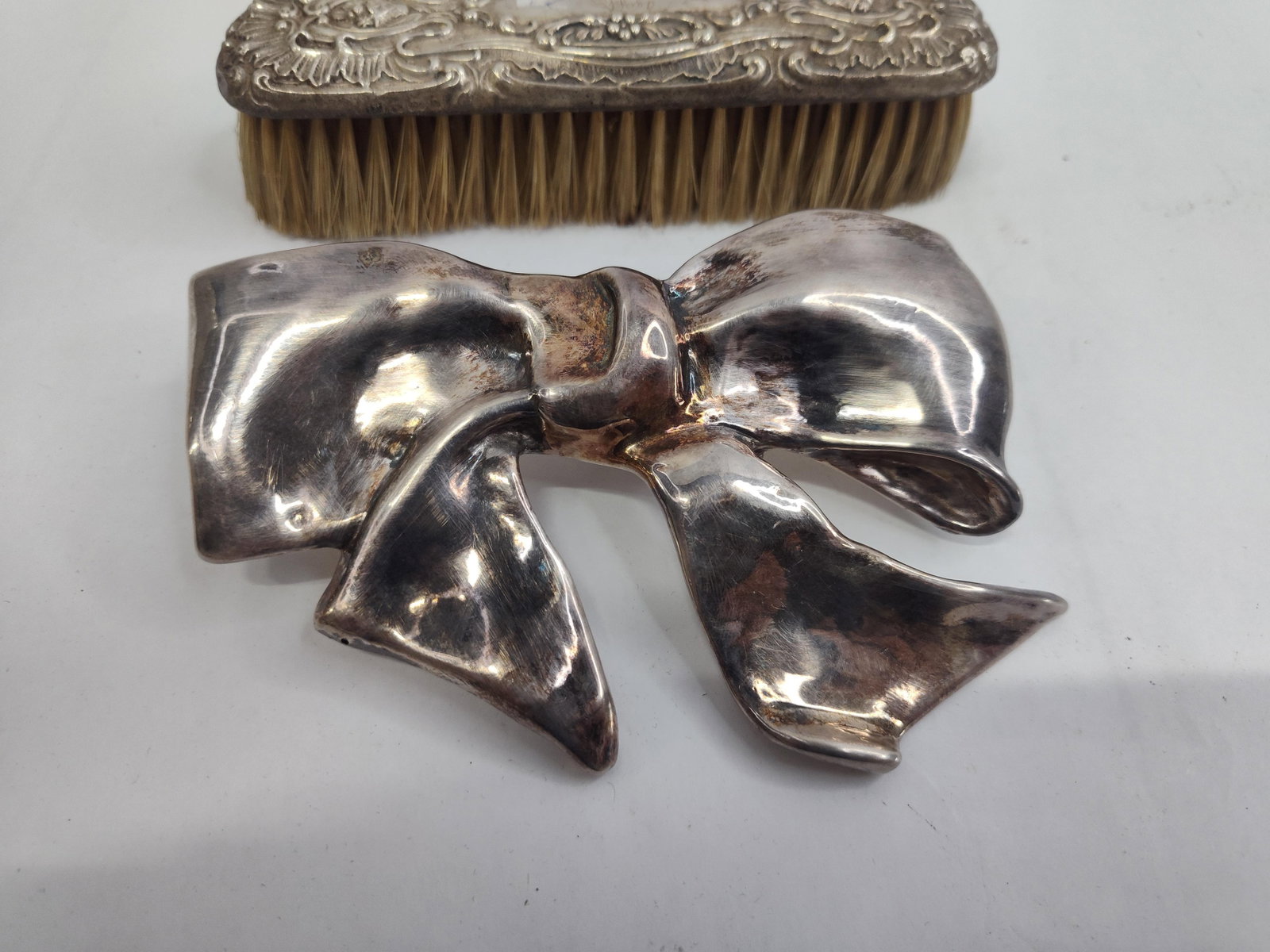 2 Str. Items: Bow Brooch & Brush - 2