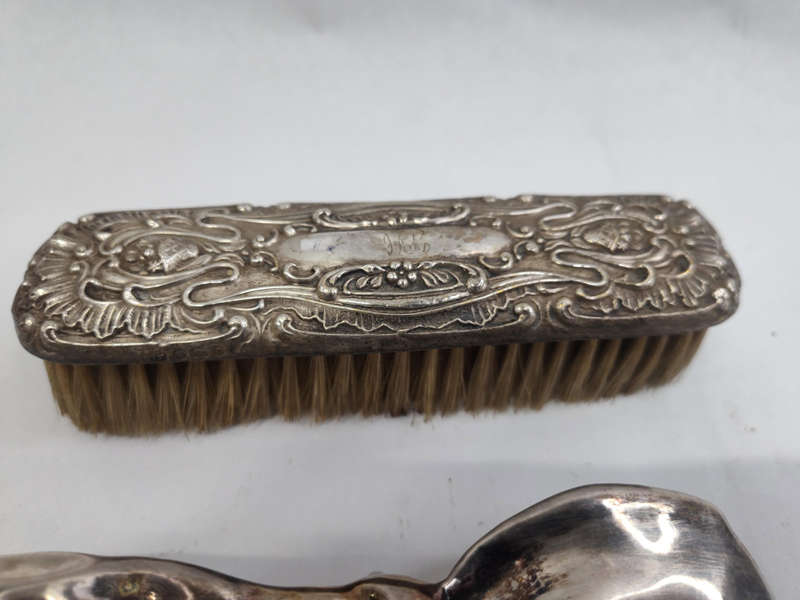 2 Str. Items: Bow Brooch & Brush - 3