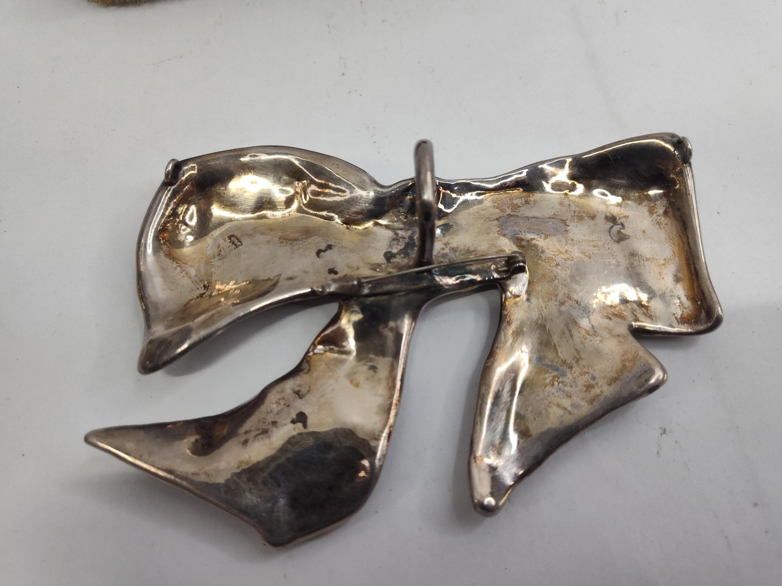 2 Str. Items: Bow Brooch & Brush - 4