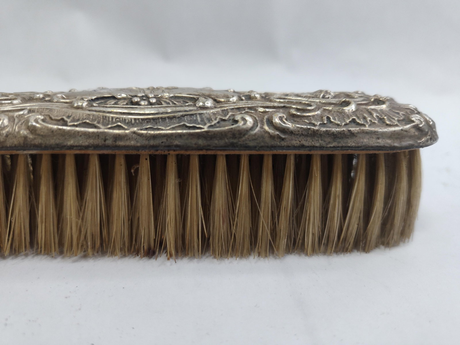 2 Str. Items: Bow Brooch & Brush - 8