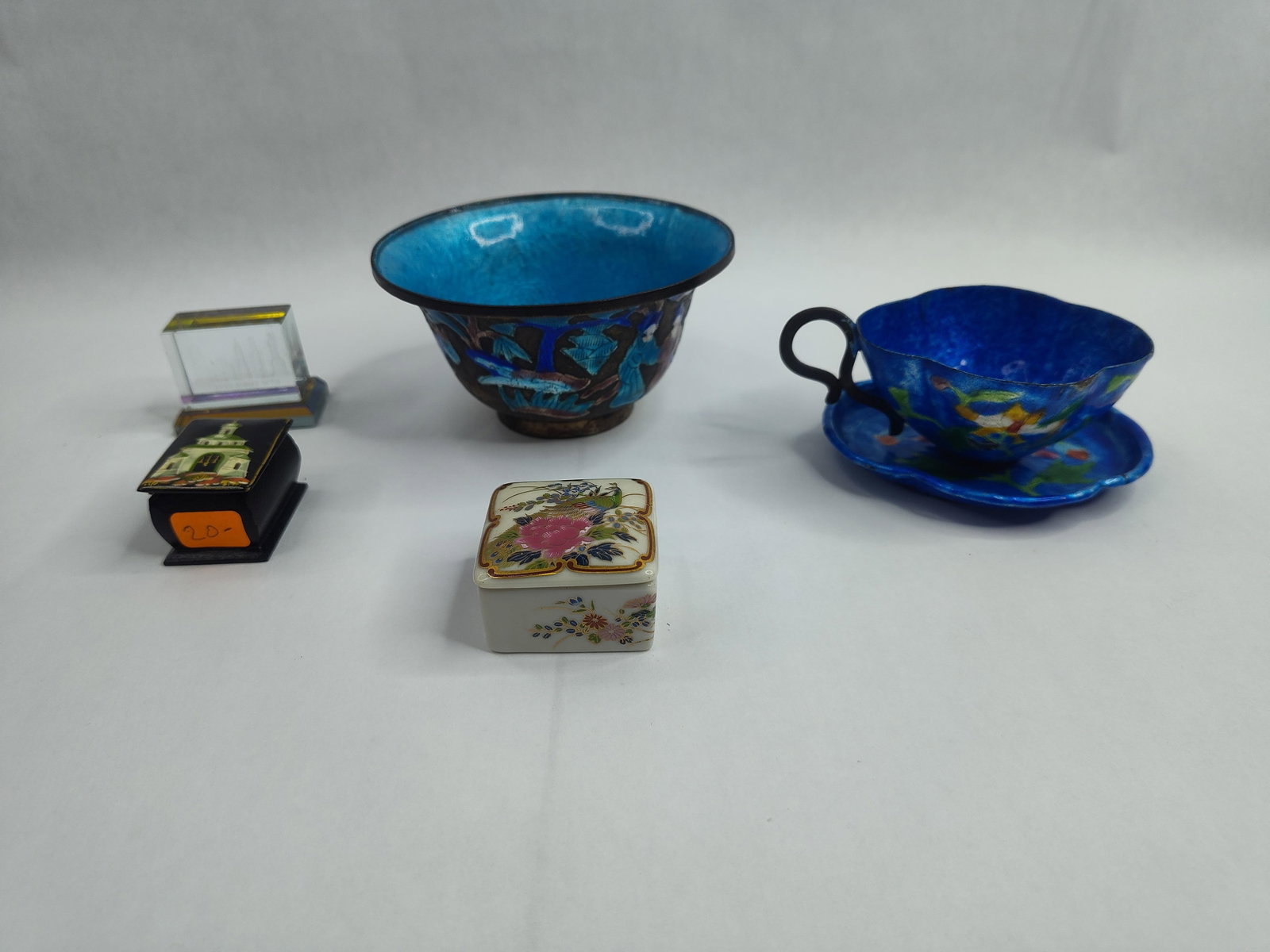 Chinese Cloisonne & Trinket Box Group: This lot contains an assortment of decorative items comprising Chinese export-style cloisonne enamel, porcelain, and glass. The collection includes a bowl with a flared rim, featuring a turquoise blue