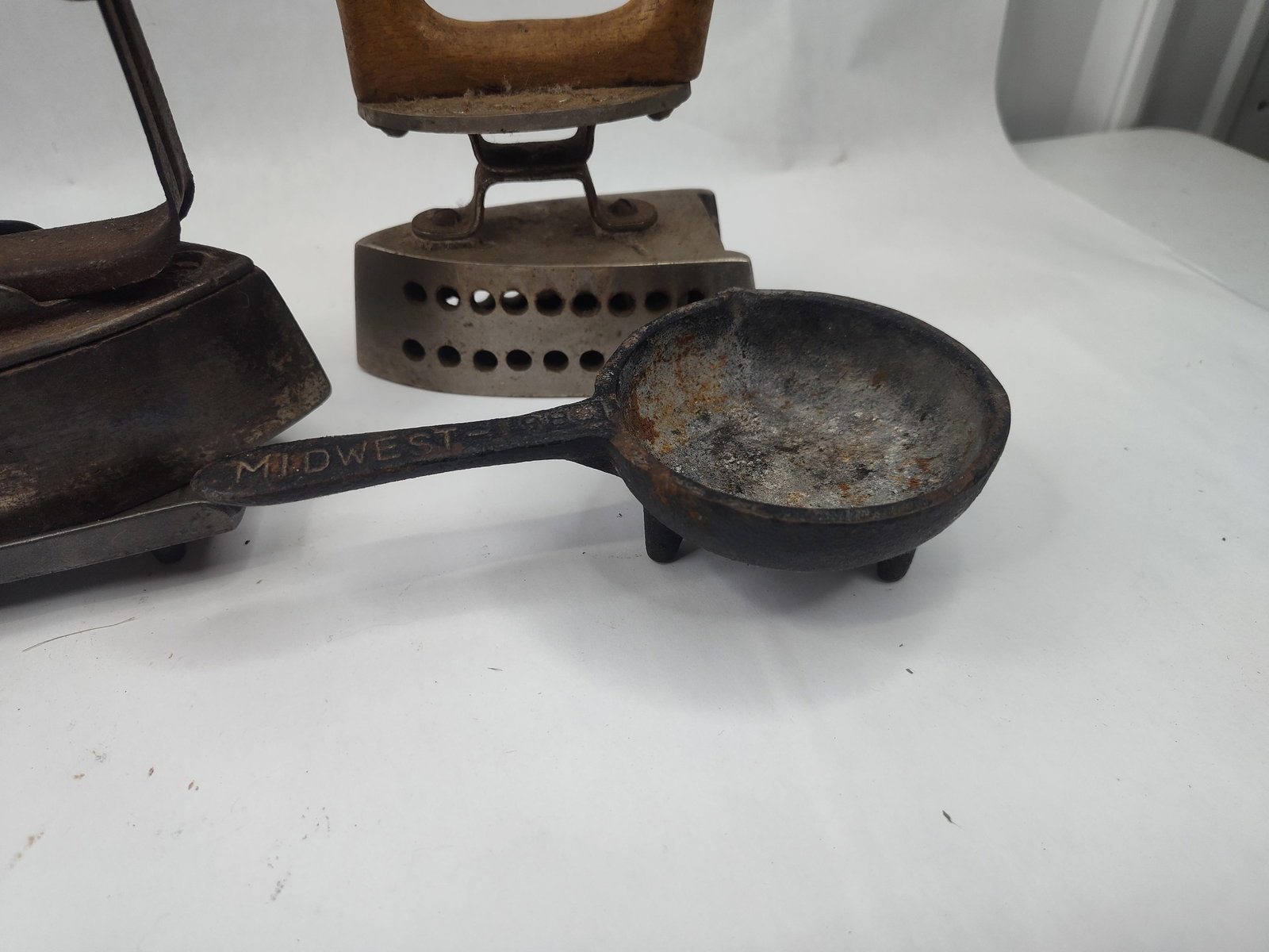 Set & Cast Iron Tools - 9