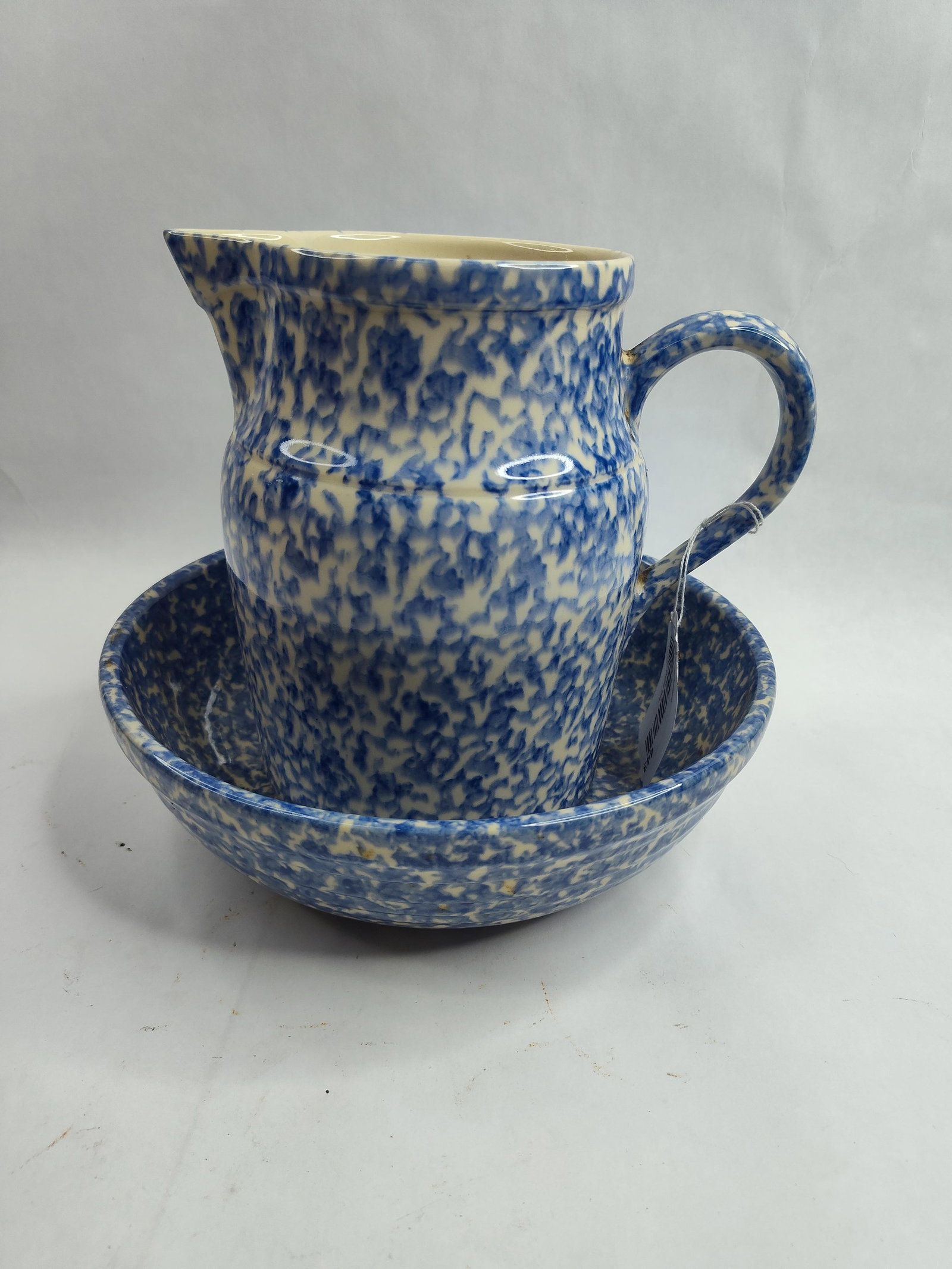 Roseville Spongeware Pitcher & Basin (1 of 6)