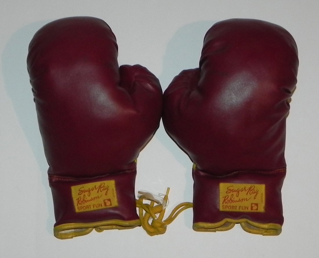 Mint Vintage Pair of Sugar Ray Robinson Boxing Gloves (1 of 3)