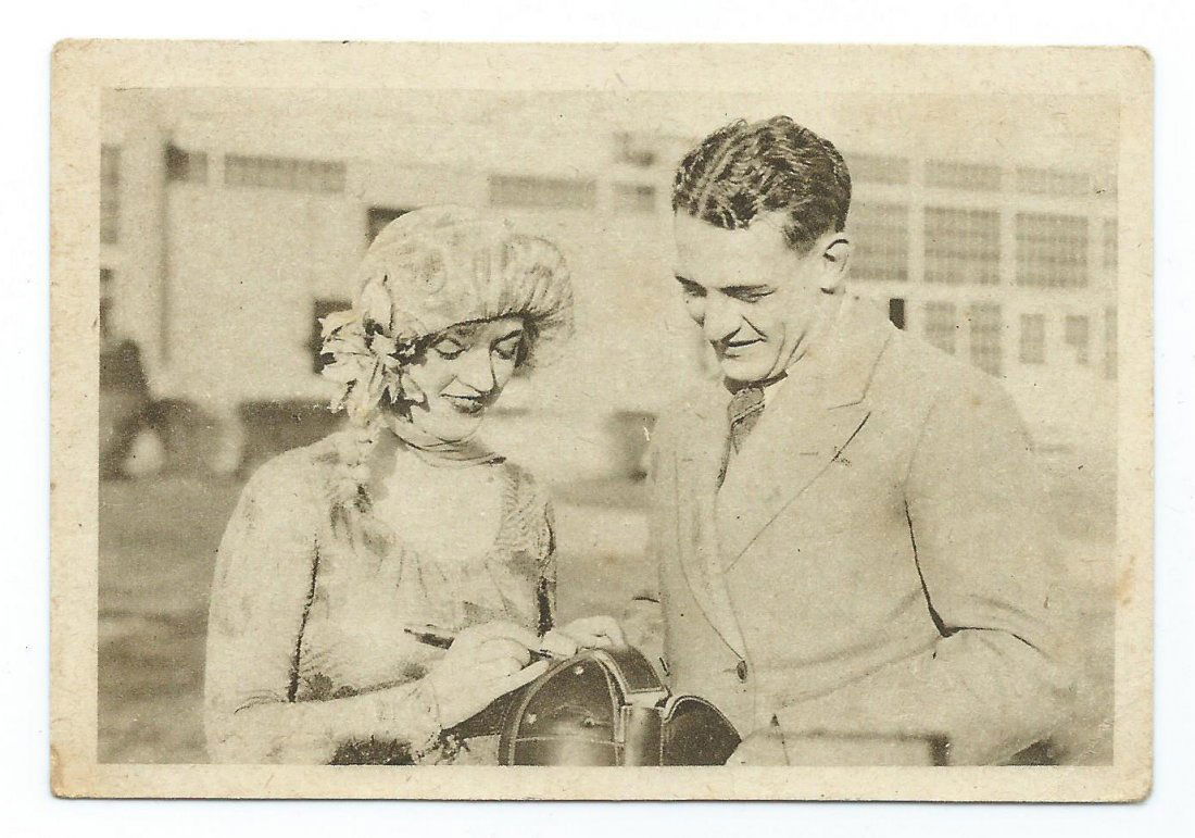 1926 Red Grange Amatler Chocolates Football Card (1 of 2)