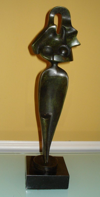 RUSSIAN UKRAINIAN ARCHIPENKO ABSTRACT BRONZE: RUSSIAN UKRAINIAN ARCHIPENKO ABSTRACT BRONZE Alexander Archipenko, Russian/Ukranian 1887-1964 Abstract Bronze after Signed Archipenko dated 1917 Size : 13.5" H, base 3.5” x 3.5” x 1.5”