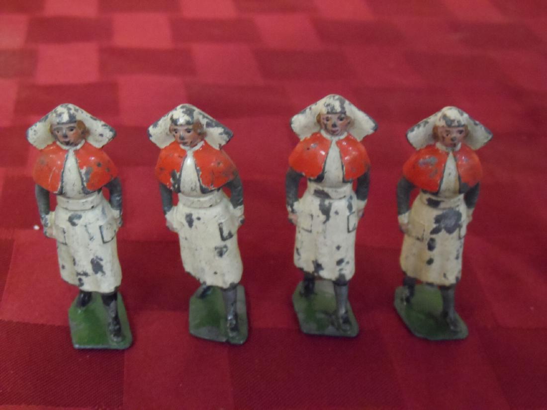 Lot of 17 Anttique Lead Soldiers: Lot of 17 antique lead soldiers. Lot includes 4 nurses, 5 soldiers with rifles, 8 soldiers with no heads, and 1 head.