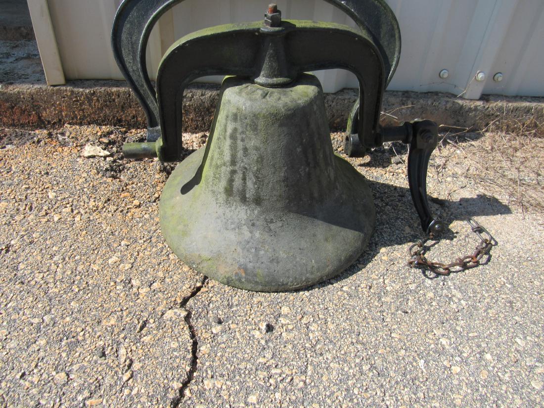Cast Iron Farm Bell #1: Cast Iron Farm Bell #1. Cradle reads Independence 1776. Has original clacker. Chip in the lip of the bell.