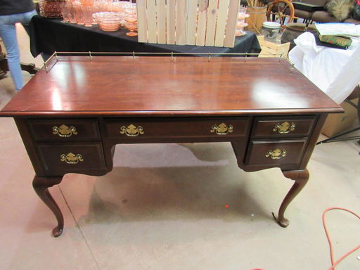 Basset Queen Anne Mahogany Desk With Chair Apr 27 2018 Ole