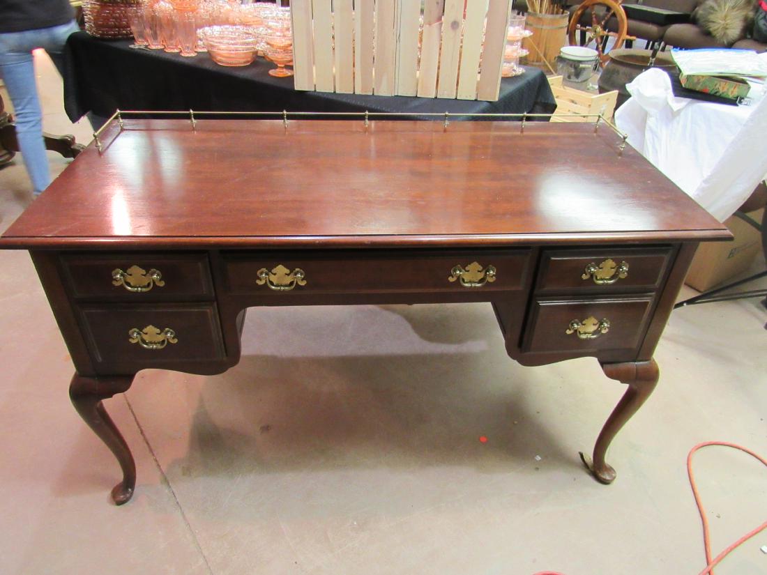 Queen Anne Desk >> Basset Queen Anne Mahogany Desk With Chair Queen Anne Desk >> Basset Queen Anne Mahogany Desk With Chair