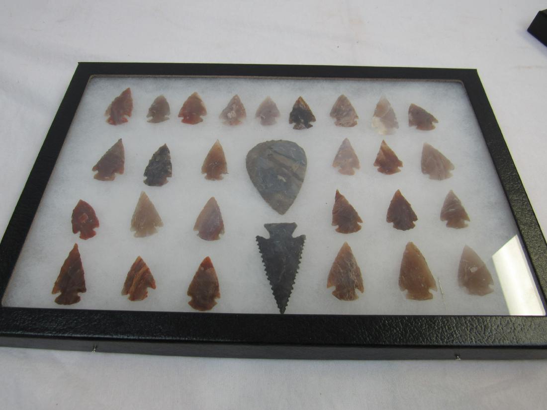 Lot of 29 Modern Projectile Points: Lot of 29 Modern Projectile Points. Larger points measure 2.25", smaller points measure 1.25 - 1.5"