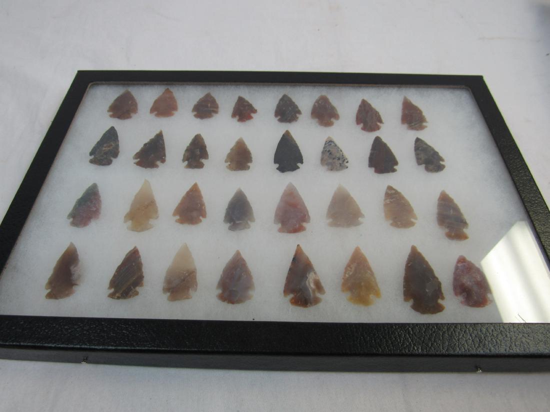 Lot of 32 Modern Projectile Points: Lot of 32 Modern Projectile Points. Points measures 2.25 - 2.5"