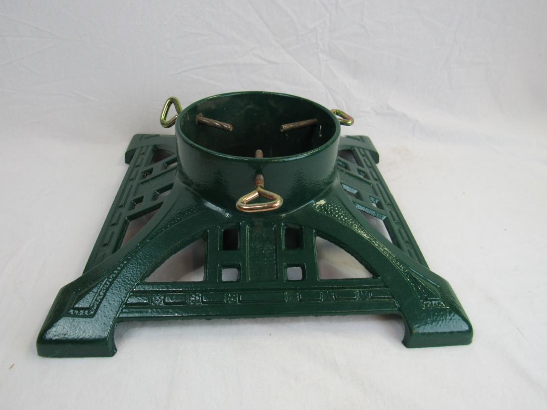 Cast Iron Christmas Tree Stan: Cast Iron Christmas Tree Stand. John Wright Heirloom Collection. Holds a tree with a 2 - 6" diameter. In excellent condition. Measures 14 x 14.