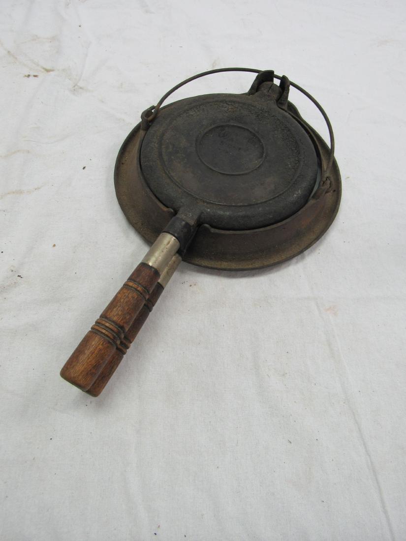 Antique Wagner Waffle Iron: Antique Wagner Waffle Iron. In very good condition, with original stand. Marked #7, Dated Feb 2, 1910 on the top iron.