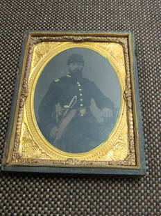 Unidentified Armed Early War Militia Soldier: Southern Unidentified Armed Early War Militia Soldier, Quarter Plate in a half leather case. Hand tinted gold accents. Photo in overall excellent condition.