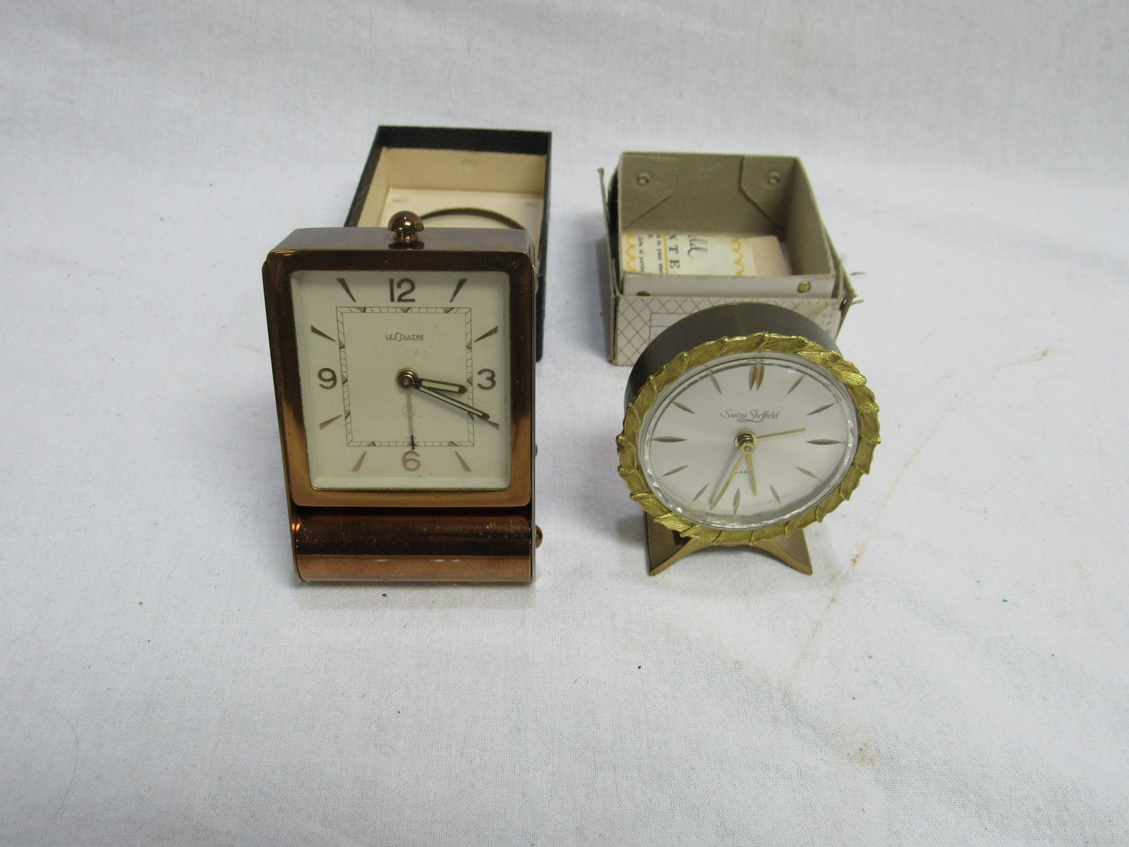 Lot of 2 Vintage Clocks (1 of 5)