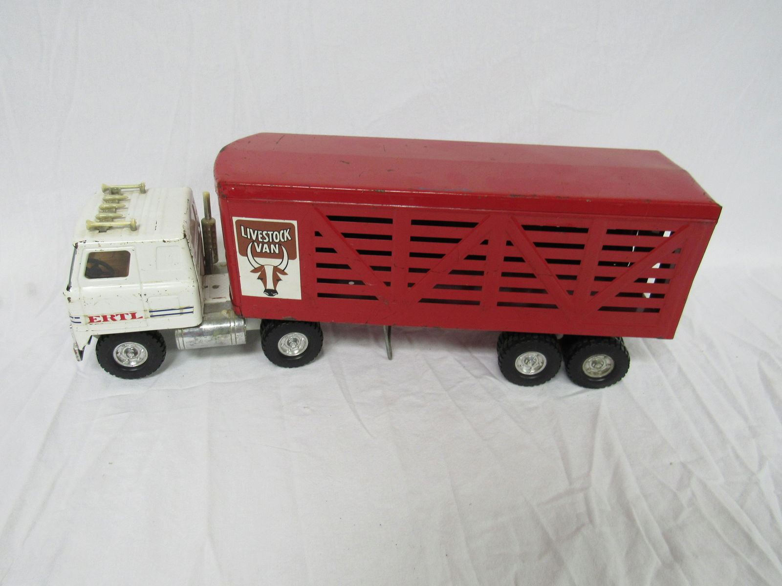 Vintage Ertl Pressed Steel Livestock Tractor Trailer (1 of 6)