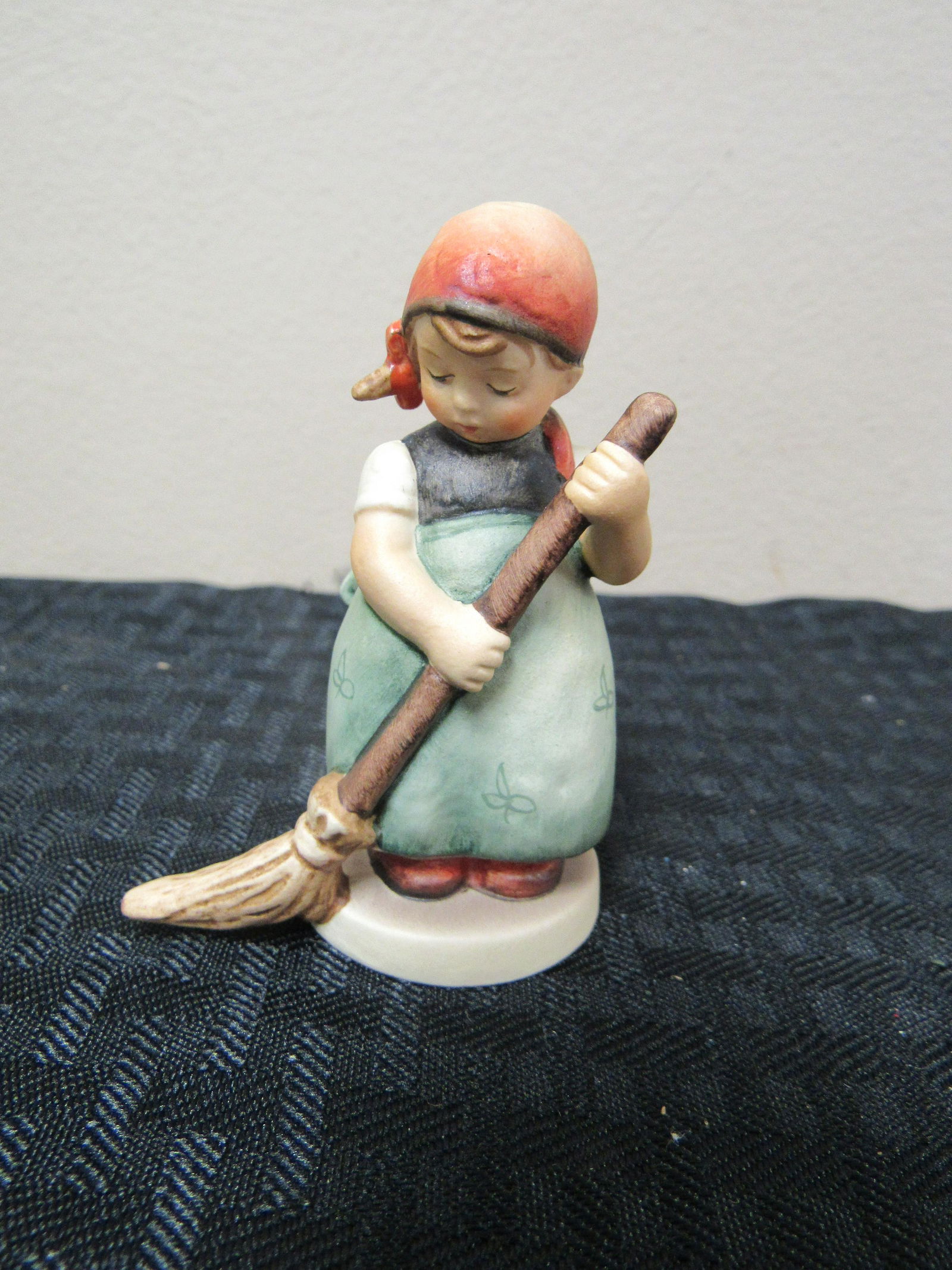 Vintage Goebel Hummel Figurine "Little Sweeper" Dated: Vintage Goebel Hummel Figurine "Little Sweeper" Dated 1986. Excellent condition. 2.5" tall