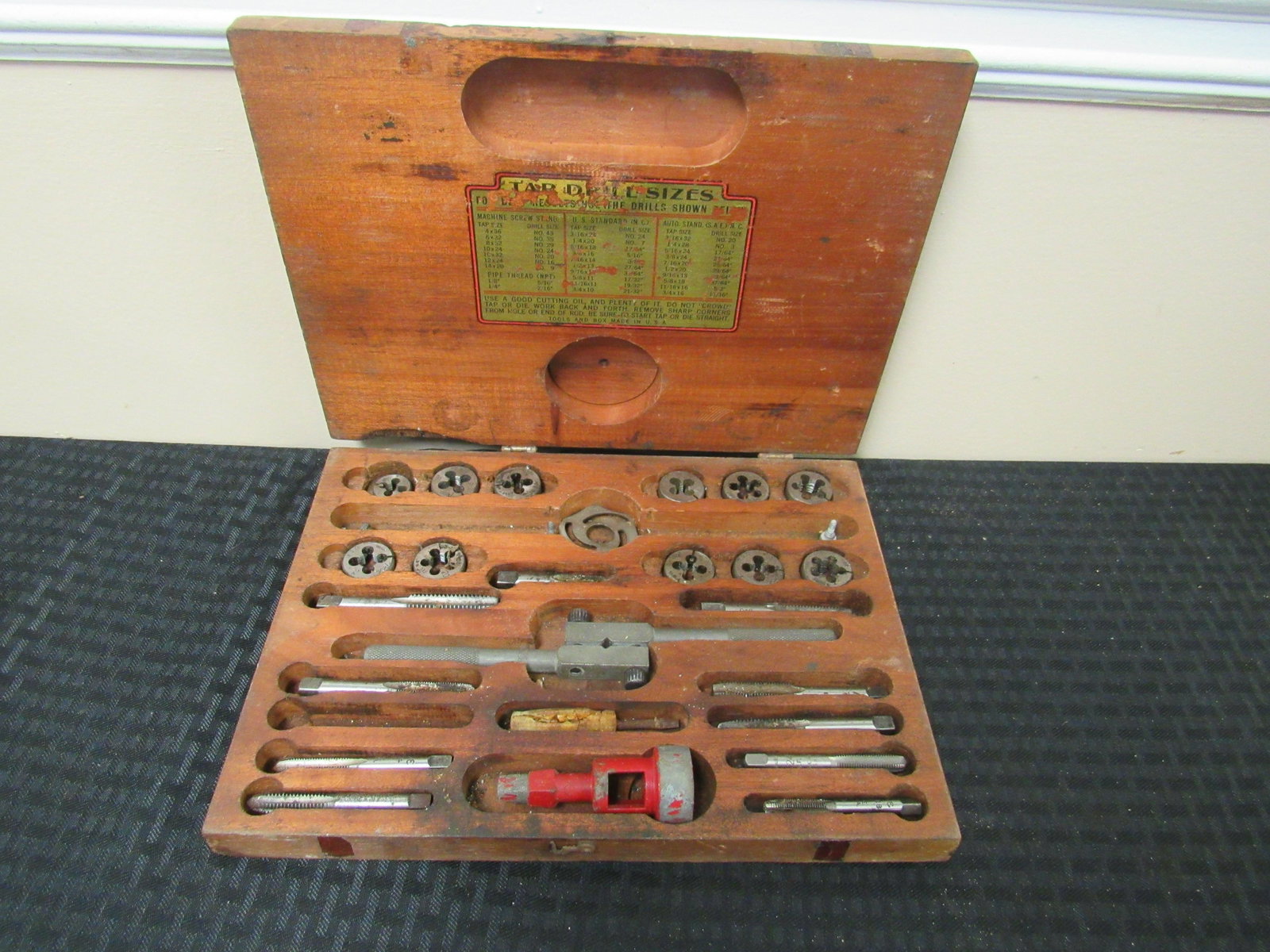 Vintage Ace Tap and Die Set: Vintage Ace Tap and Die Set. Good condition. 11.75" x 8.75"