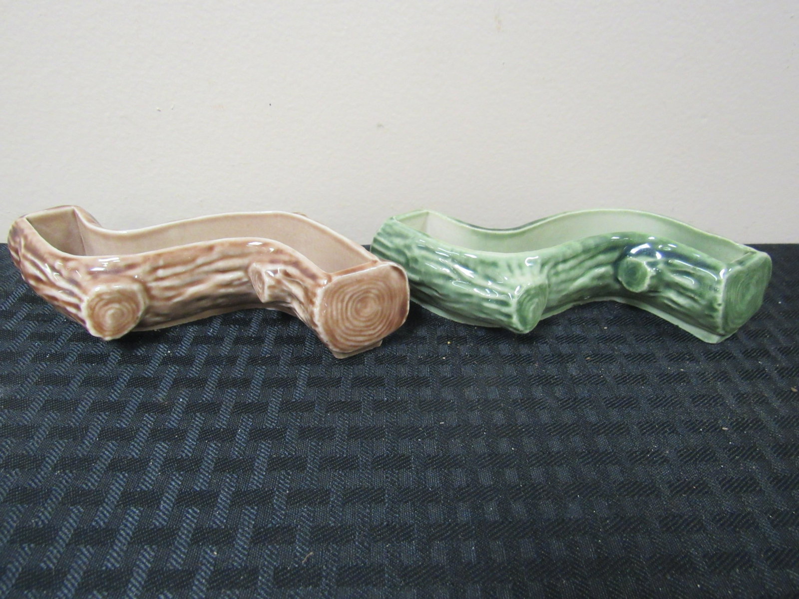 Lot of 2 Wade Logs: Lot of 2 Wade Logs. Excellent condition. 6.5" #592 and 593