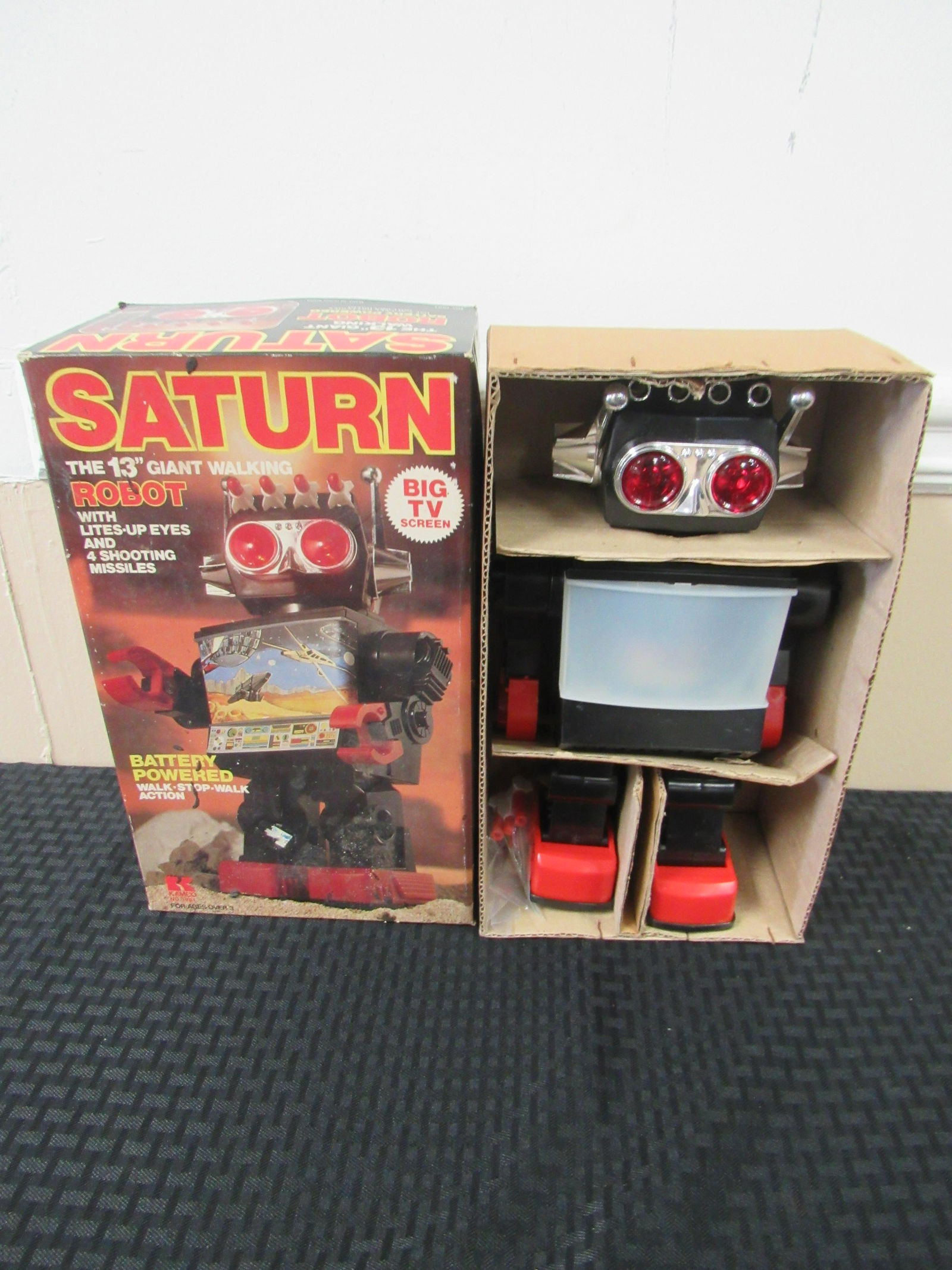 Vintage NOS Saturn Robot: Vintage NOS Saturn Robot. In original box, in working condition, accessories included. Robot 13"