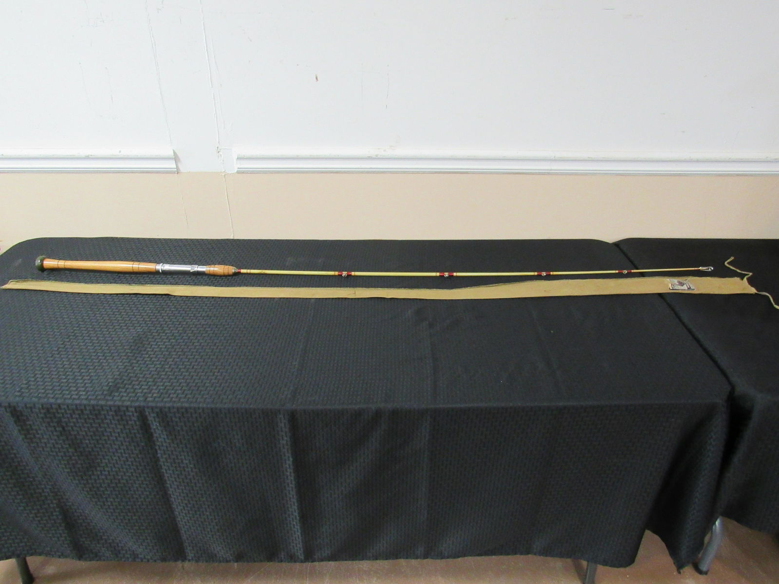 NOS Vintage True Temper Boat Troll 730 Fishing Rod: NOS Vintage True Temper Boat Troll 730 Fishing Rod. Comes with original cloth protective sleeve. One piece rod. 72"