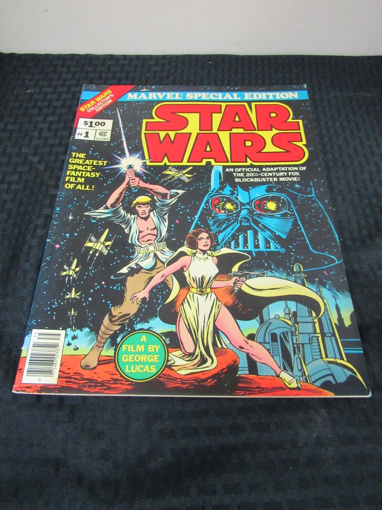 Star Wars #1 Marvel Special Edition Large Comic Book: Star Wars #1 Marvel Special Edition Large Comic Book 1977. Very good condition. 13.5" x 10.25"