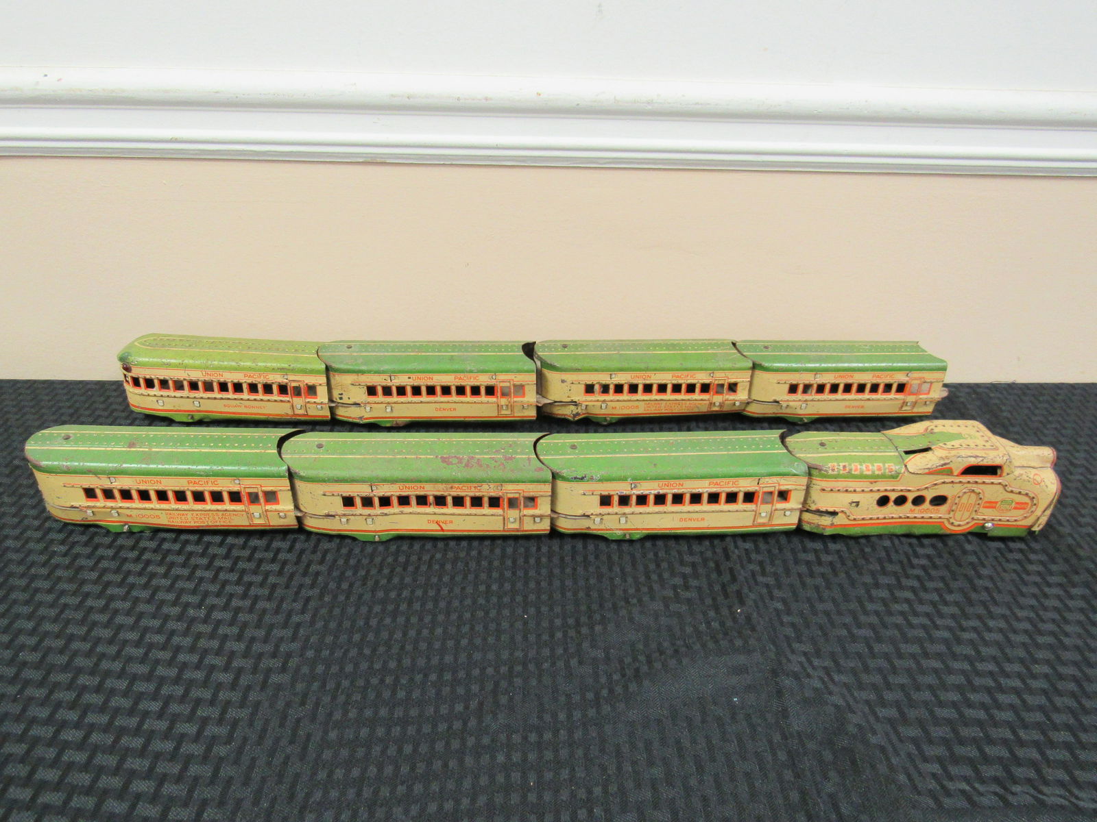 Antique Marx Tin Lithograph Union Pacific Train Set: Antique Marx Tin Lithograph Union Pacific Train Set. Set includes: engine 7.75" x 2", 4 cars 8" x 2", 2 railway cars 8" x 2" and squaw bonet caboose 8" x 2". Good condition.