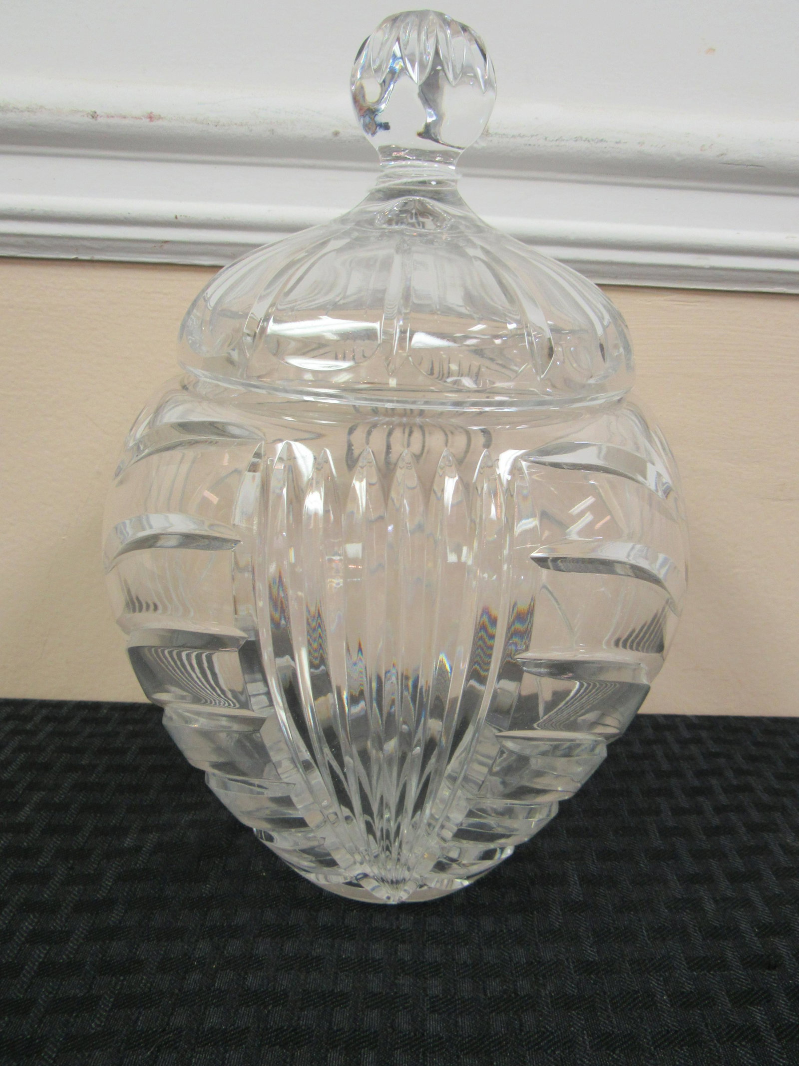Unsigned Lead Crystal Biscuit Jar: Unsigned Lead Crystal Biscuit Jar. Excellent condition. 11.5"