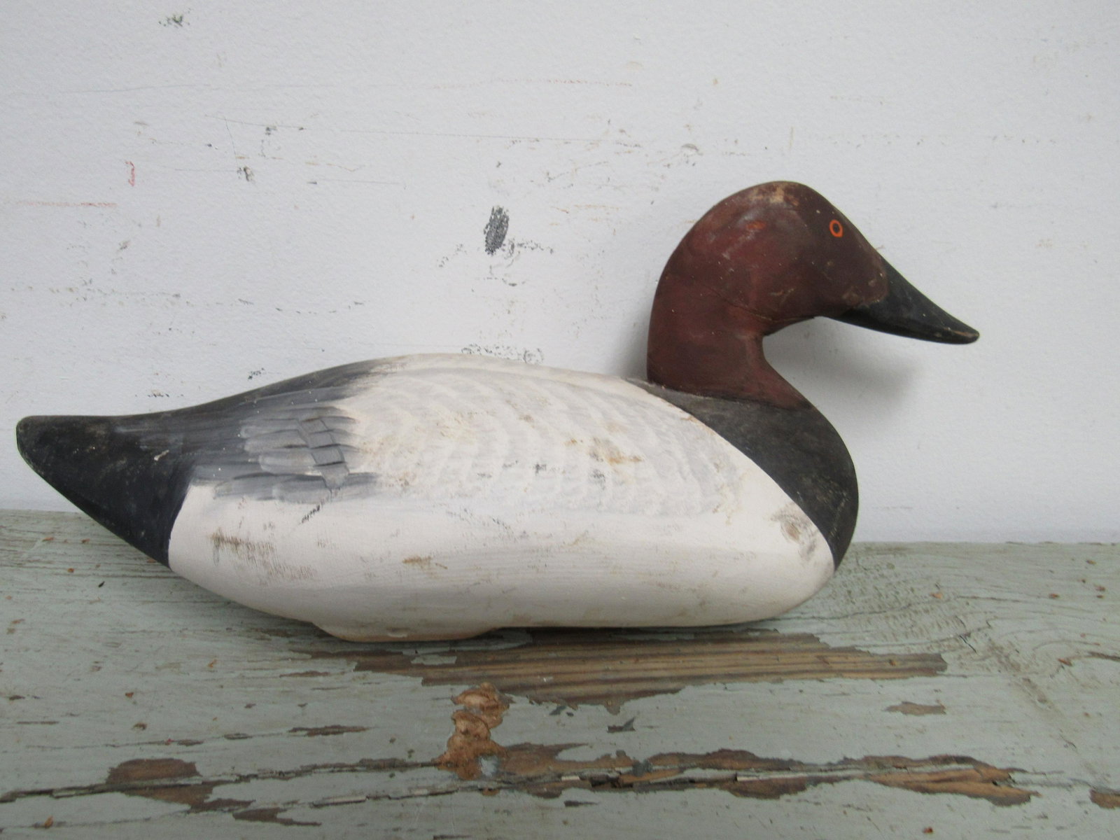 Paul Gibson (1902 - 1984) Canvasback Mallard: Paul Gibson (1902 - 1984) Canvasback Mallard. Fair condition. Head cracked several places, as photographed. 16" x 6.75"