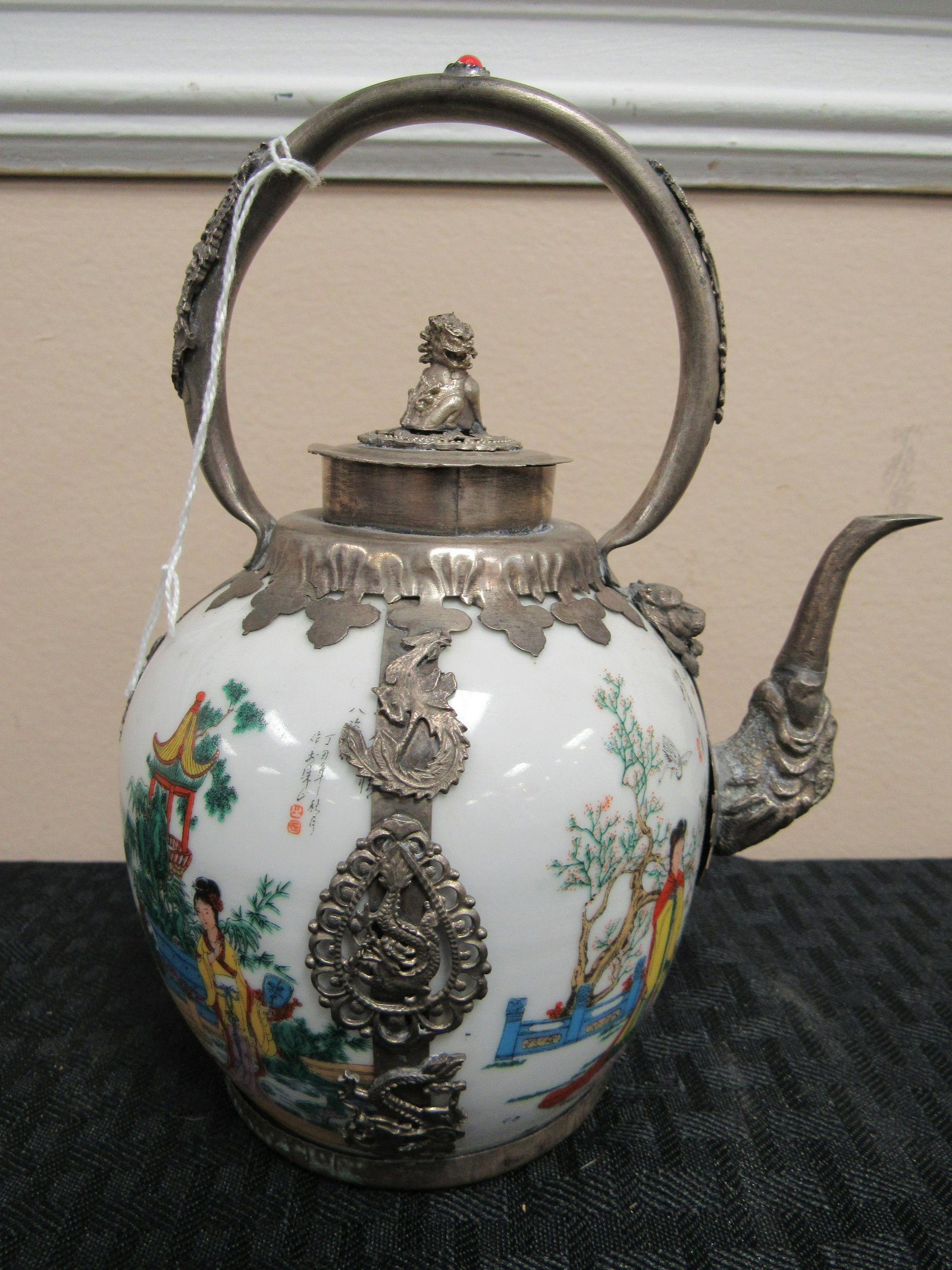 Vintage Asian Tea Pot: Vintage Asian Tea Pot. Very good condition. 7.5"