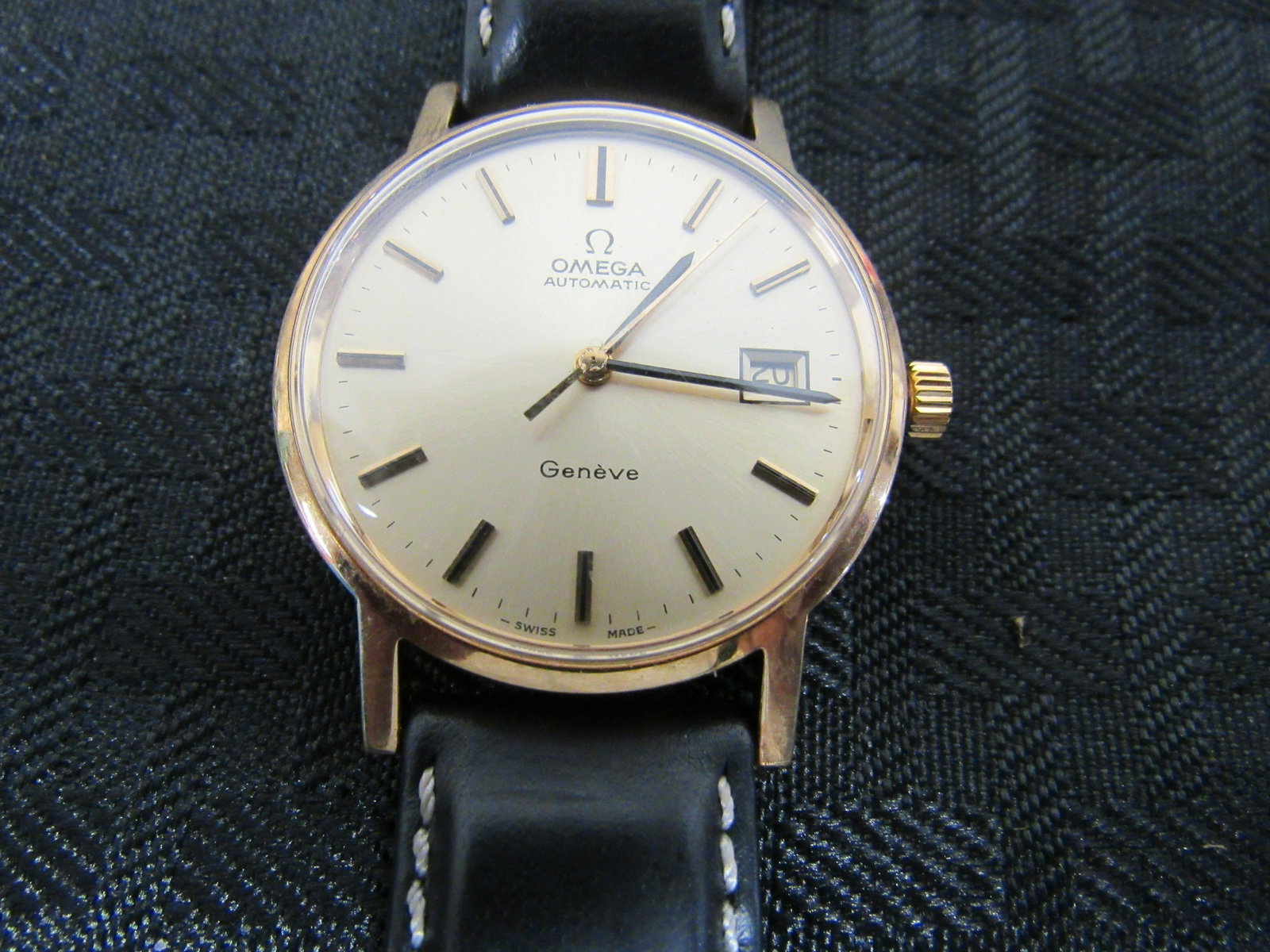 14kt Men's Gold Omega Automatic Geneva Watch: 14kt Men's Gold Omega Automatic Geneva Watch. Very good condition. Time working date is not.