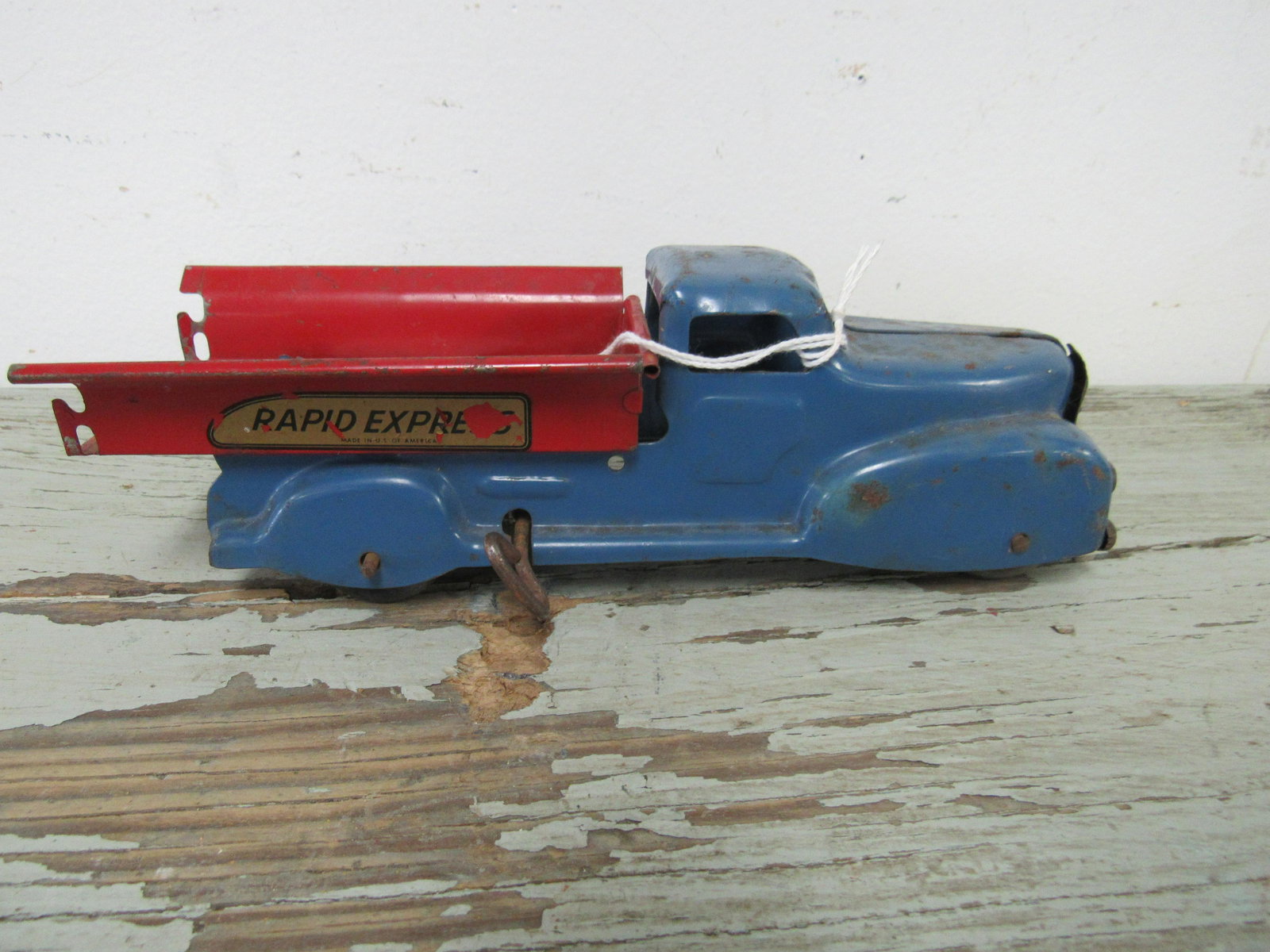 1930's Marx Pressed Steel "Rapid Express" Dump Truck: 1930's Marx Pressed Steel "Rapid Express" Dump Truck. Truck in good cosmetic condition. Wind-up mechanism is not working. 8.5" x 3.25"
