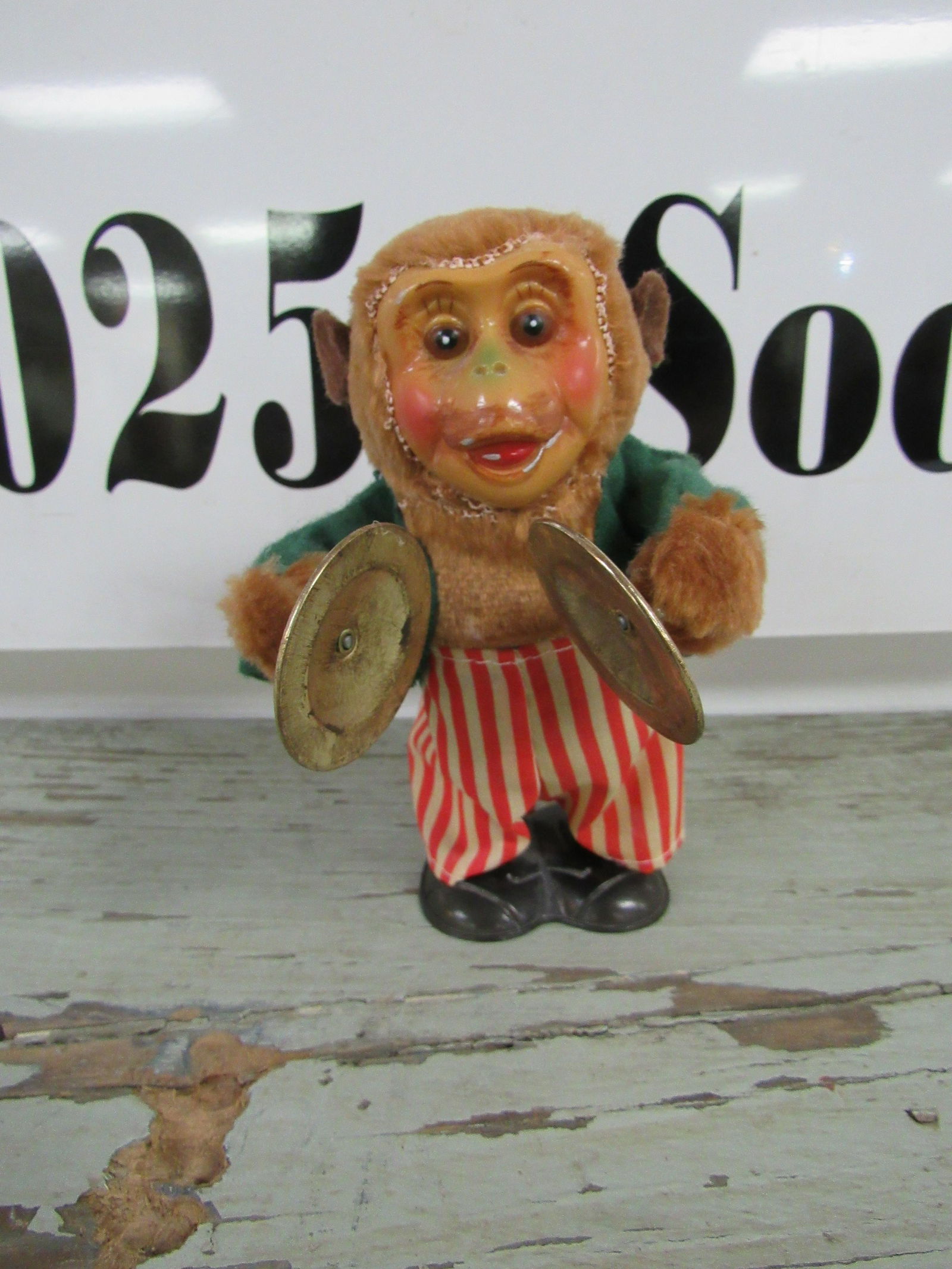 Circa 1960 Monkey Wind-up Toy: Circa 1960 Monkey Wind-up Toy. Constructed of plastic and tin. Good, working condition. 5.5"