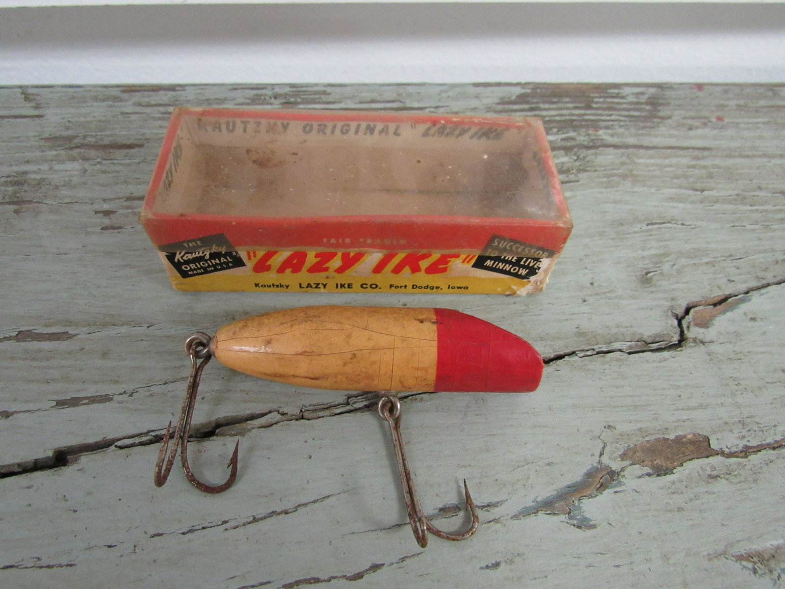 Antique Kautzy Original "Lazy Ike" Fishing Lure: Antique Kautzy Original "Lazy Ike" Fishing Lure. In original box. Fair to good condition. Lure 2.75"