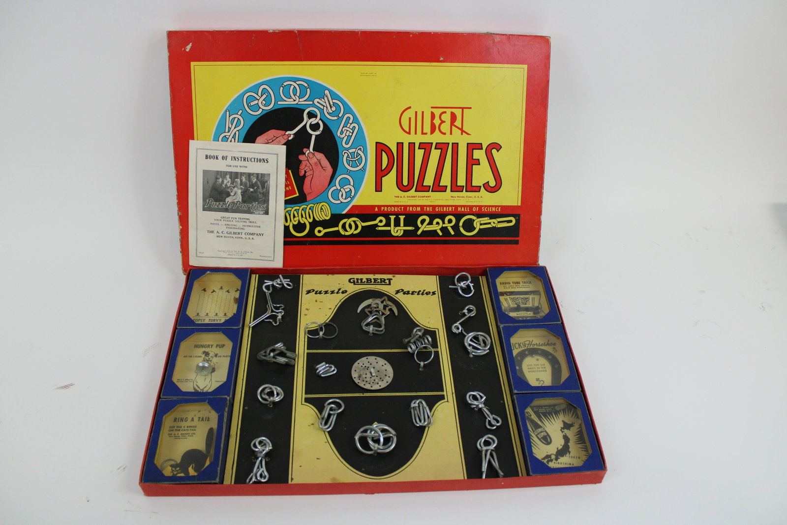 Circa 1940 Gilbert Puzzle Set No. 1033: Circa 1940 Gilbert Puzzle Set No. 1033. In excellent condition. Measures 20.5 x 13