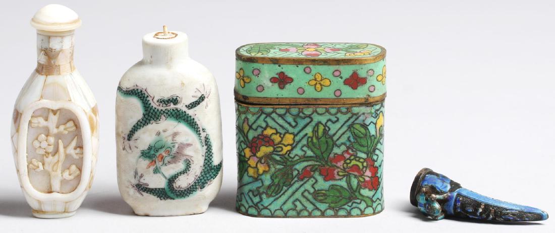 4 Vintage Chinese Items, Including Snuff Bottles (1 of 3)