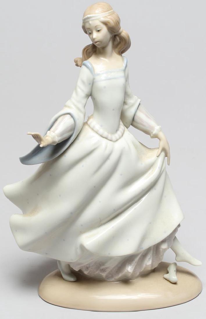 Lladro "Cinderella Lost Slipper" Figurine (1 of 5)