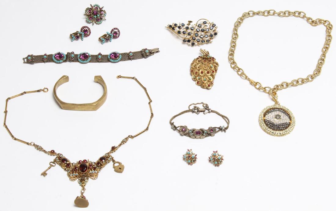 Assorted Vintage Costume Jewelry Items (1 of 4)
