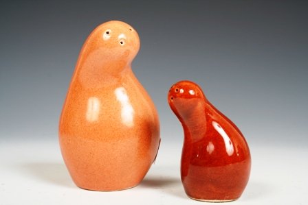 Eva Zeisel Salt & Pepper Town & Country Shakers: By Redwing Schmous in rust an peach. No chips, cracks or repairs. One is missing the cork bottom.4 1/4" x 2 3/4"2 3/4" x 1 1/2"