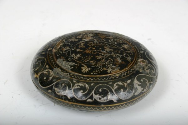 Inlaid Lacquered Round box