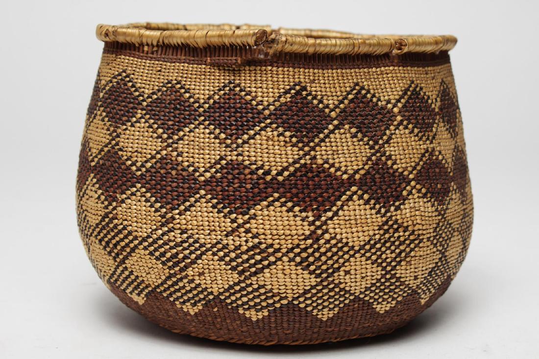 Antique Native American Hupa / Yurok Basket (1 of 8)