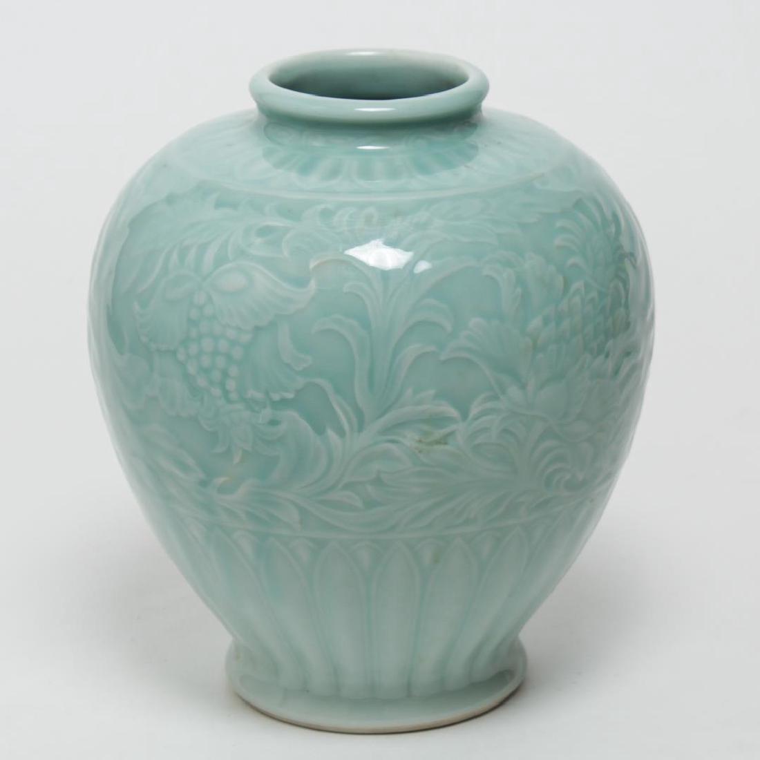 Chinese Celadon Longquan Ceramic Ginger Jar Vase (1 of 4)