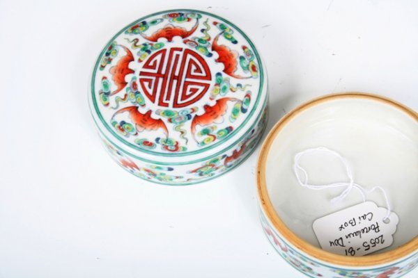 A Chinese Porcelain Dou Cai Box with Qianlong Mark - 4