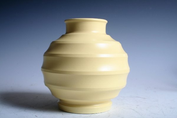 Keith Murray for Wedgwood "Bomb" Vase c1940: Keith Murray for Wedgwood "Bomb" Vase c1940Fully markedNo chips, cracks, breaks or repairs8" x 6 1/2"